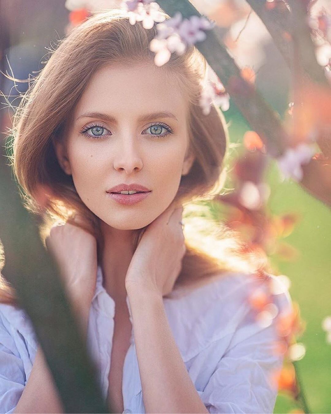 眼里有春天，心花才能怒放；胸中有大海，胸怀