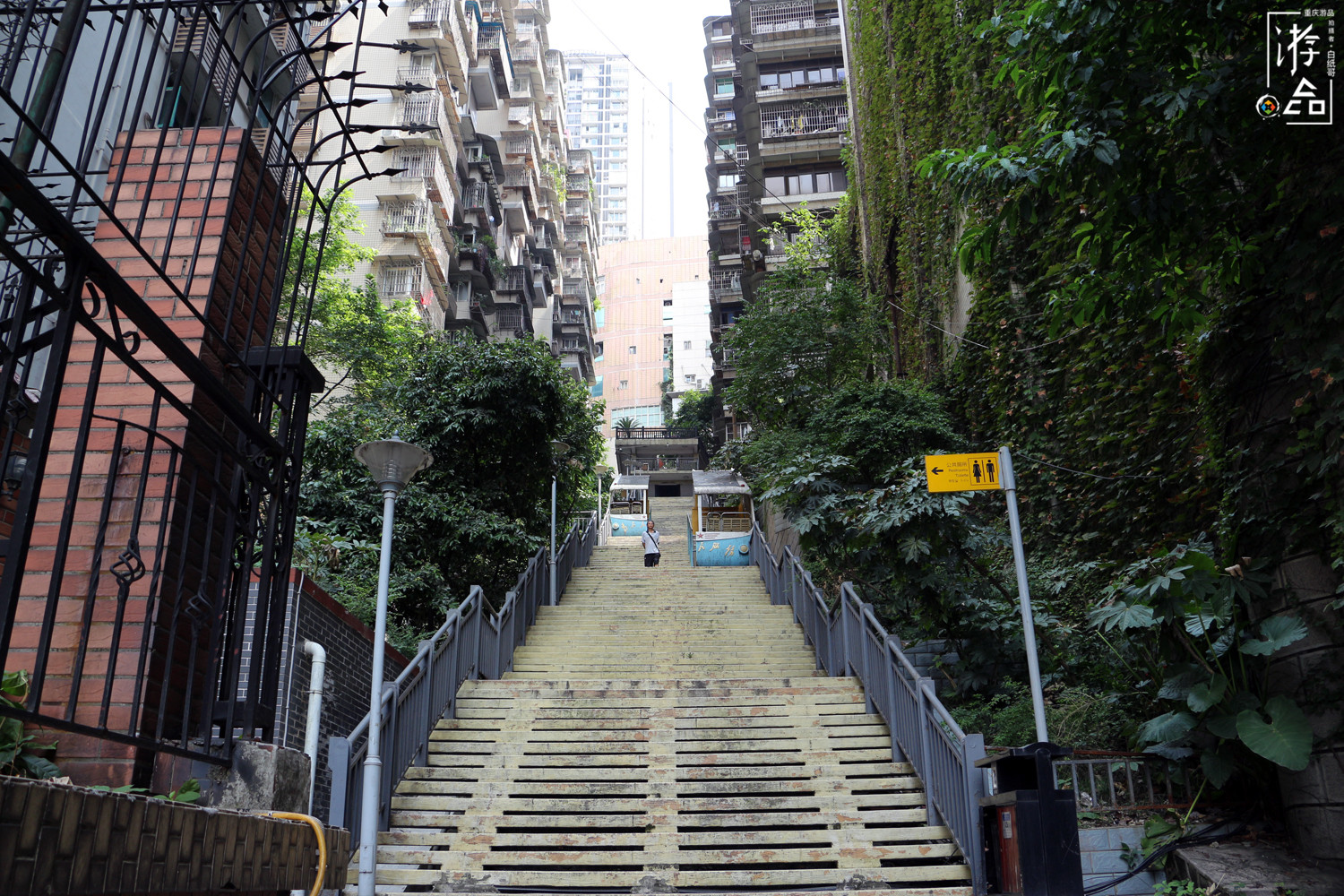 重庆人每天的交通工具，2元一次的电梯，不是景点游客却络绎不绝