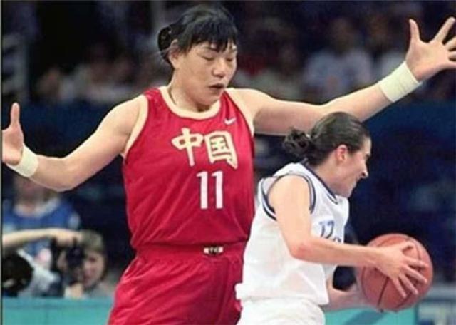 Chinese Women's Basketball Team Zheng Haixia, Due To The Deformation Of ...