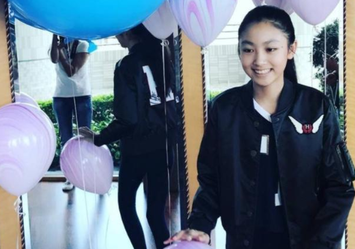 任達華15歲女兒發育太好，身高接近180，顏值超過名模媽媽