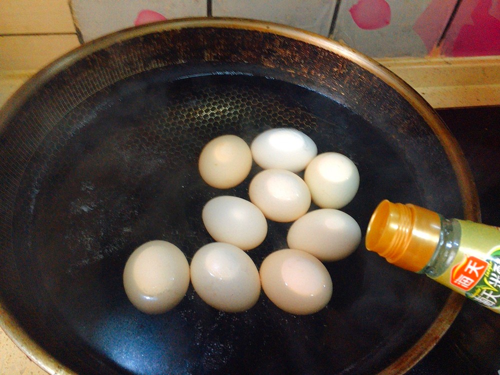做水煮蛋时，要牢记“3要点”，鸡蛋香嫩营养，壳一碰就掉