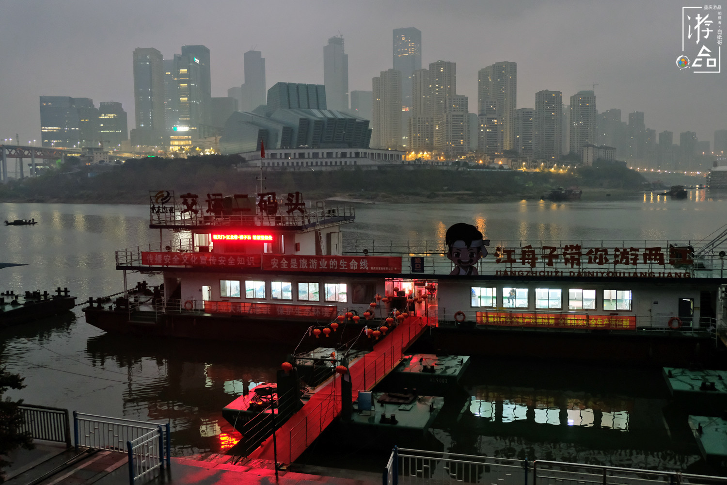 重庆轮渡：满足本地人的通勤需求，升级后变成游客的打卡地