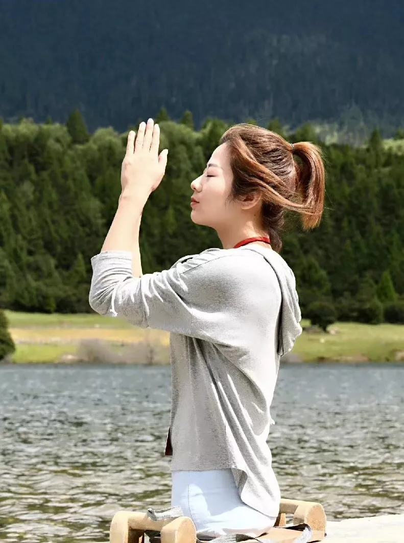 3岁车祸截肢，又遭父母遗弃，31岁的她靠直播逆