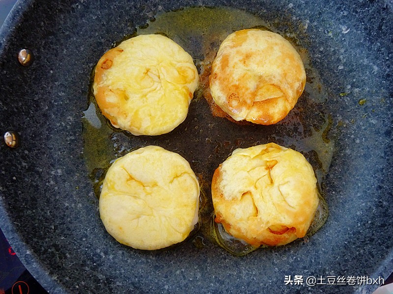 烧饼这么做真省事，平底锅就完成，多加一样材料太香，冷热都好吃