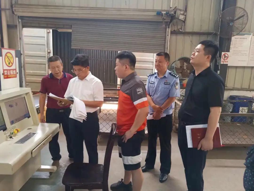 戴德清同志带队到高新区督导反恐安全工作