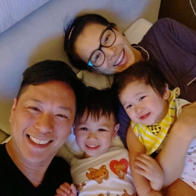 胡杏兒幫兒子做手工，奕霆仔穿毛毛蟲衣服，獲李乘德稱讚好媽媽