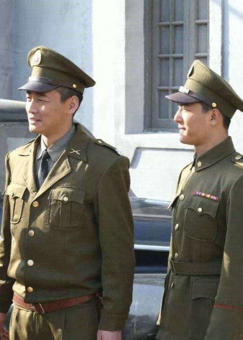 报告导演，国军军官的军装应该这样穿