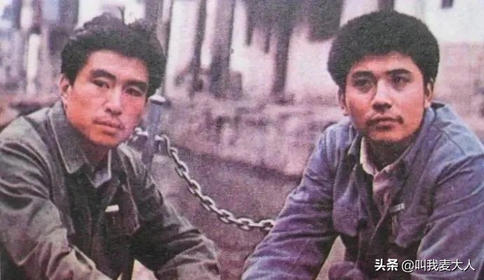 老戏骨孙淳：陪患病妻子35年零绯闻，一生丁克无子，晚年和狗相伴