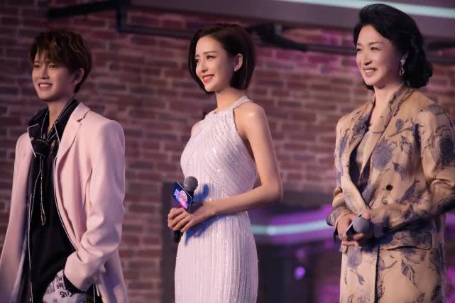 三位新疆女艺人，一个热度下降，两位进入发展