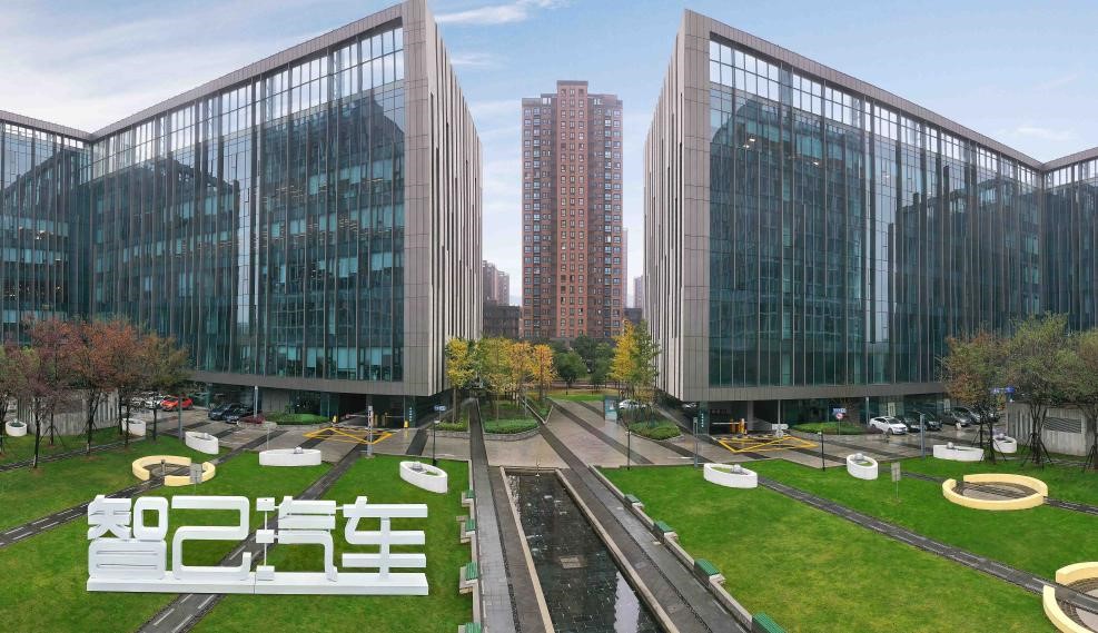 智能电动领域，换道先跑的不止蔚来，潜力股智己汽车了解下