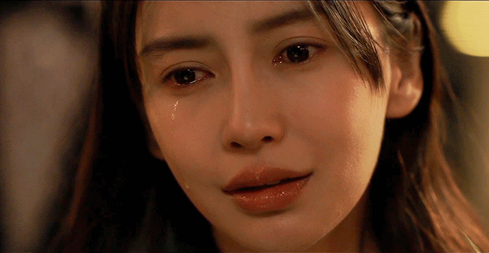 从“一夜爆火”到“资源掉没”，杨颖的十年巨变…