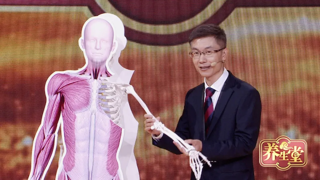 肩膀疼痛乏力？坚持做两个动作，肩膀越来越舒服，奥运冠军也在做