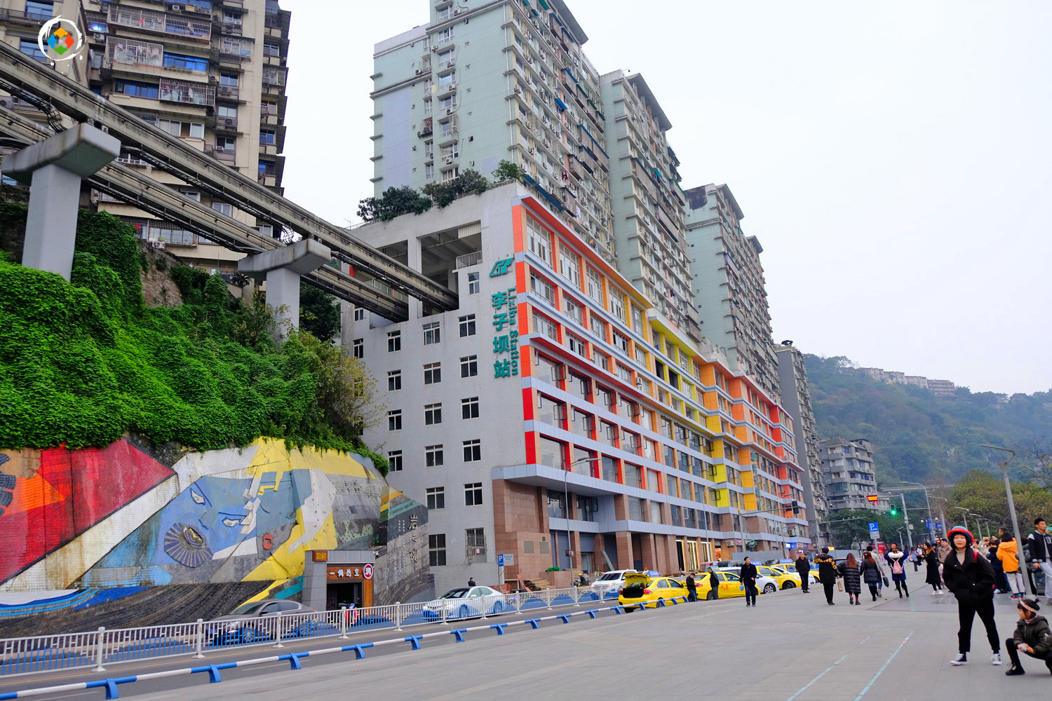 重庆独此一家，把轨道车站打造成旅游景点，来看李子坝的发家史