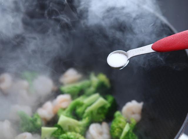 图片[4]-西蓝花炒虾仁的做法步骤图西蓝花最好吃的方法年夜饭少不了的-起舞食谱网