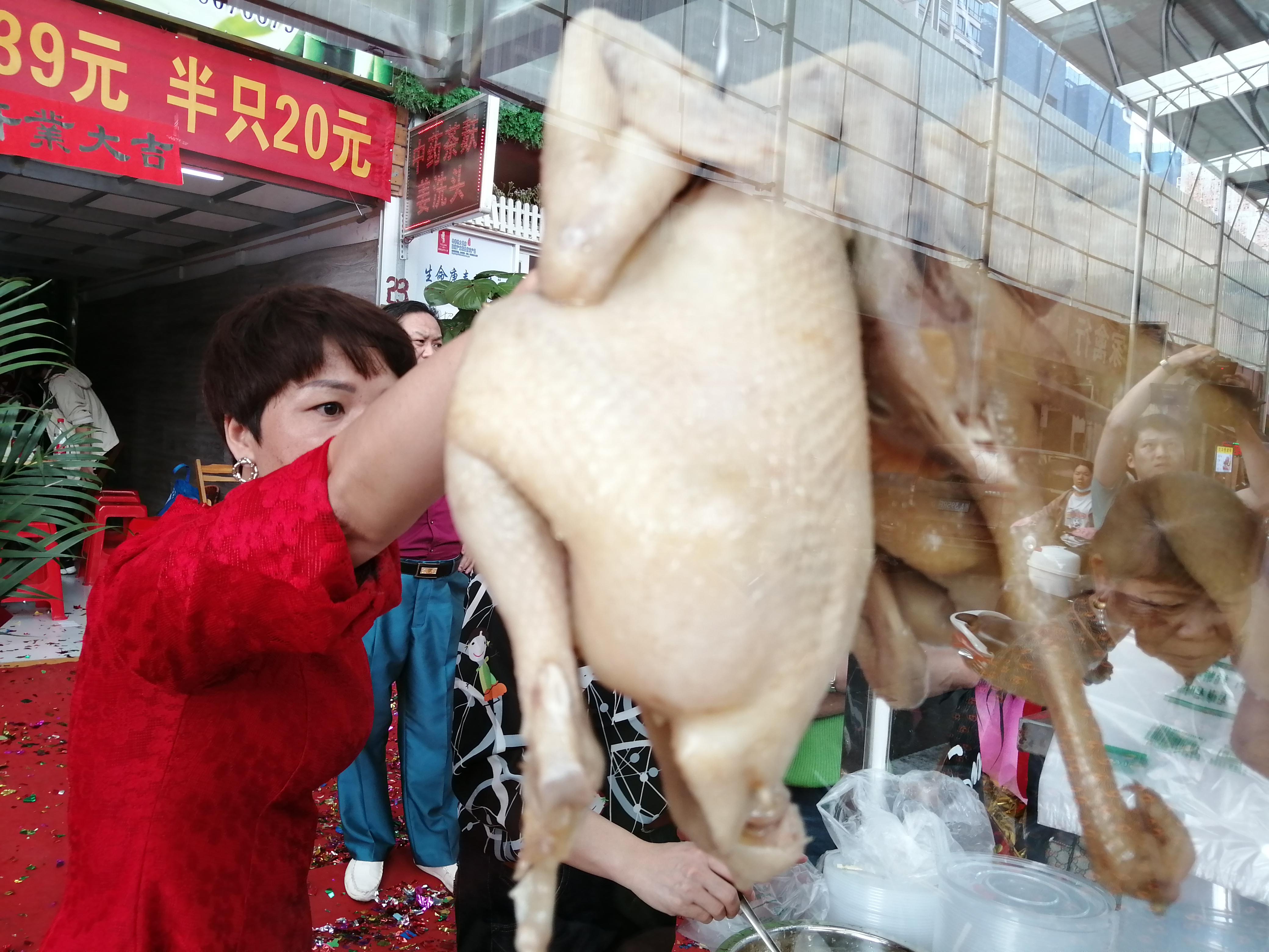 岭头凰竹盐鸡皮脆肉香，制作过程曝光，很多人都想加盟了