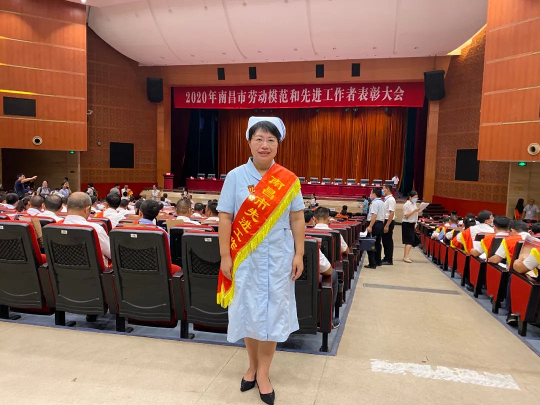 南昌市洪都中医院伍剑锷、张燕燕荣膺"南昌市先进工作者"称号