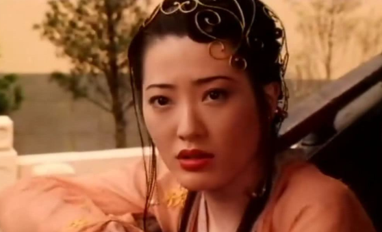 90年代最性感女神杨思敏，从走红到做“缩胸手术