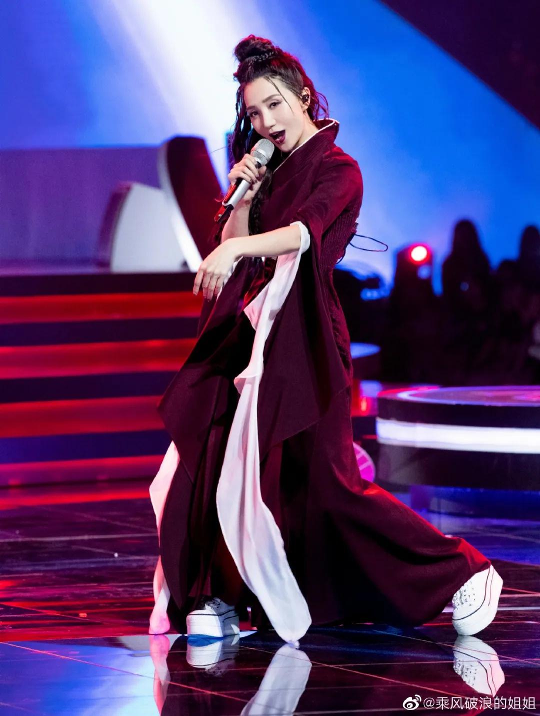 " the elder sister that brave the wind and waves 2 " gold sentence ceaseless: Dong Xuan world is sober, zhang Xin grants high-key the grain that scatter a dog, be encircled by elder sisters again pink