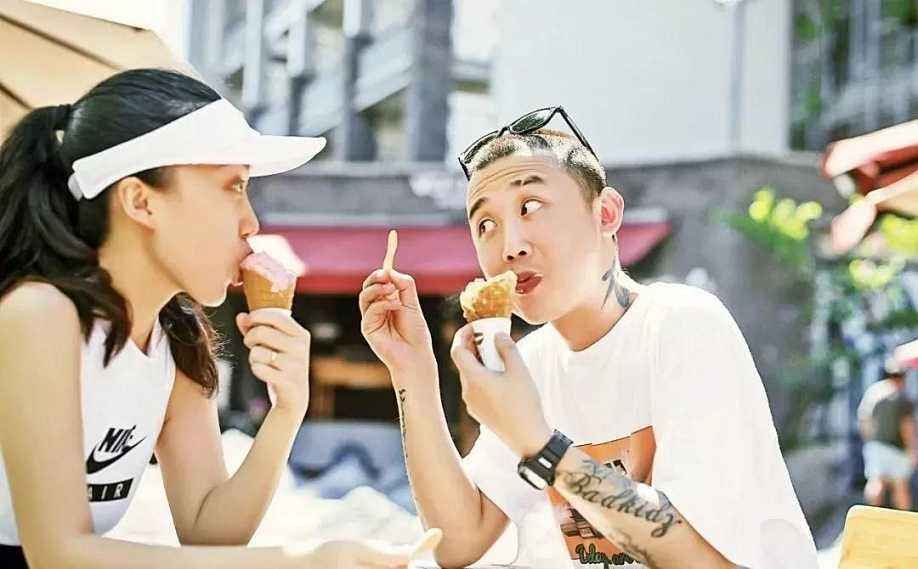 铁汉也柔情，GAI晒B超照宣布当爸，与妻子合体上综艺狂撒狗粮