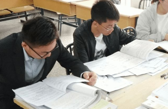 公務員和事業單位的區別，10年后的差距，網友感慨很現實
