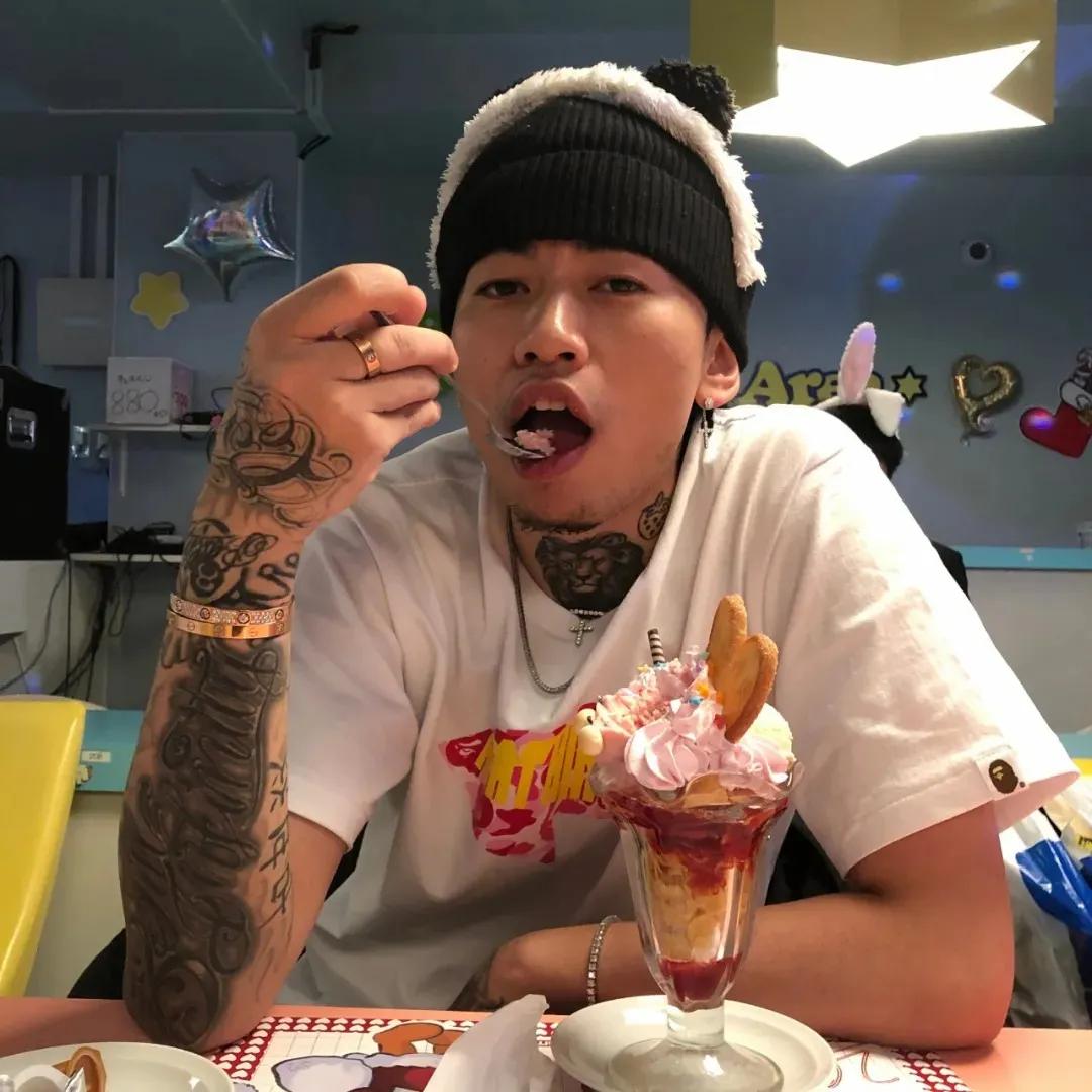rapper们成名前从事的职业，你都知道几个？