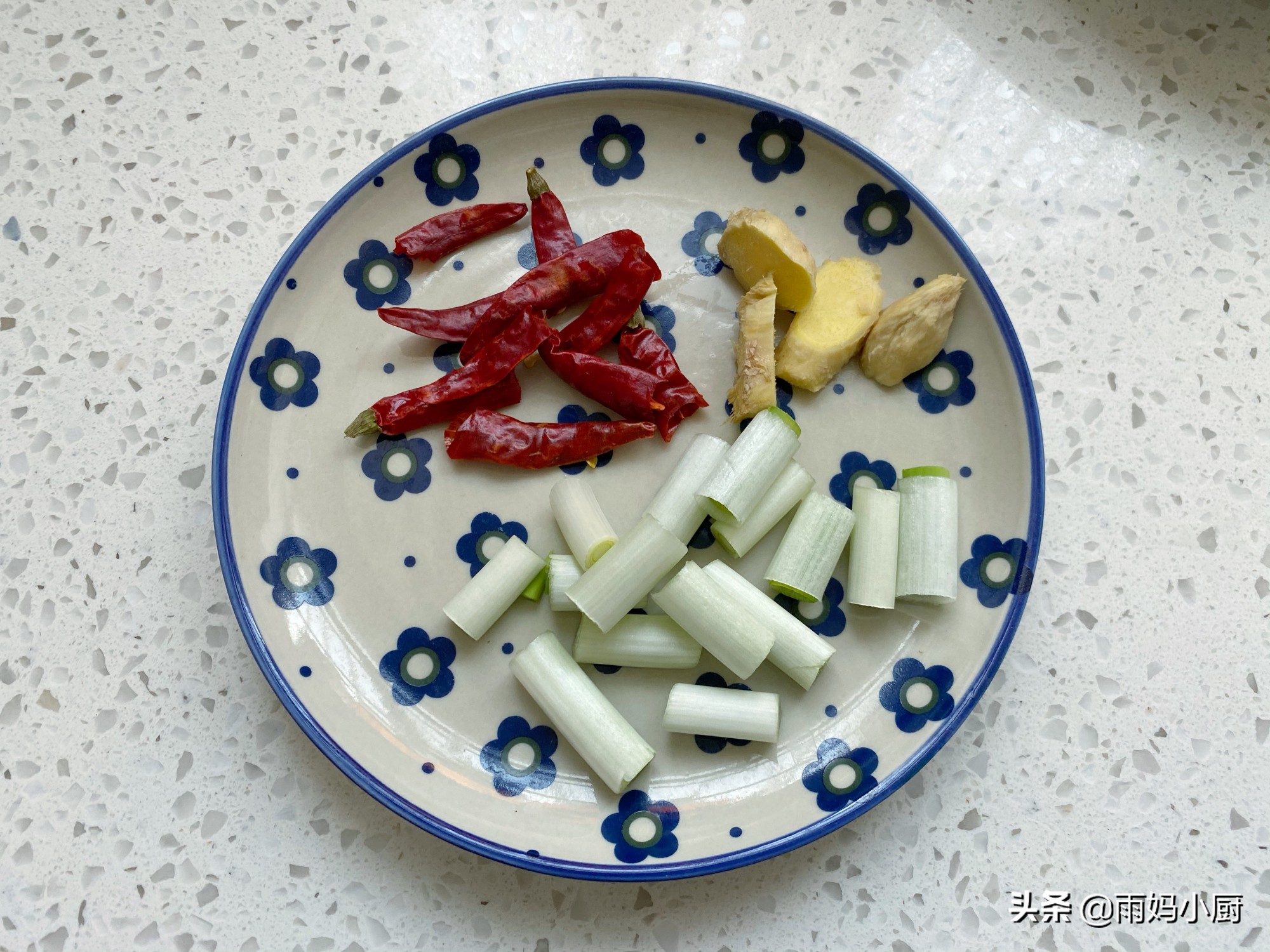 元旦团圆必做的炖菜，鲜香入味的五花肉炖鹌鹑蛋，美味滋补超下饭