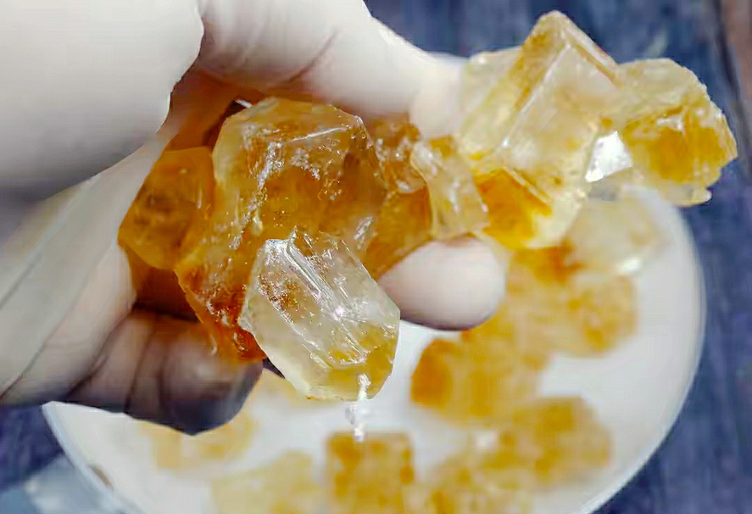 同样是冰糖，白冰糖和黄冰糖的区别很大，弄懂了再买不吃亏
