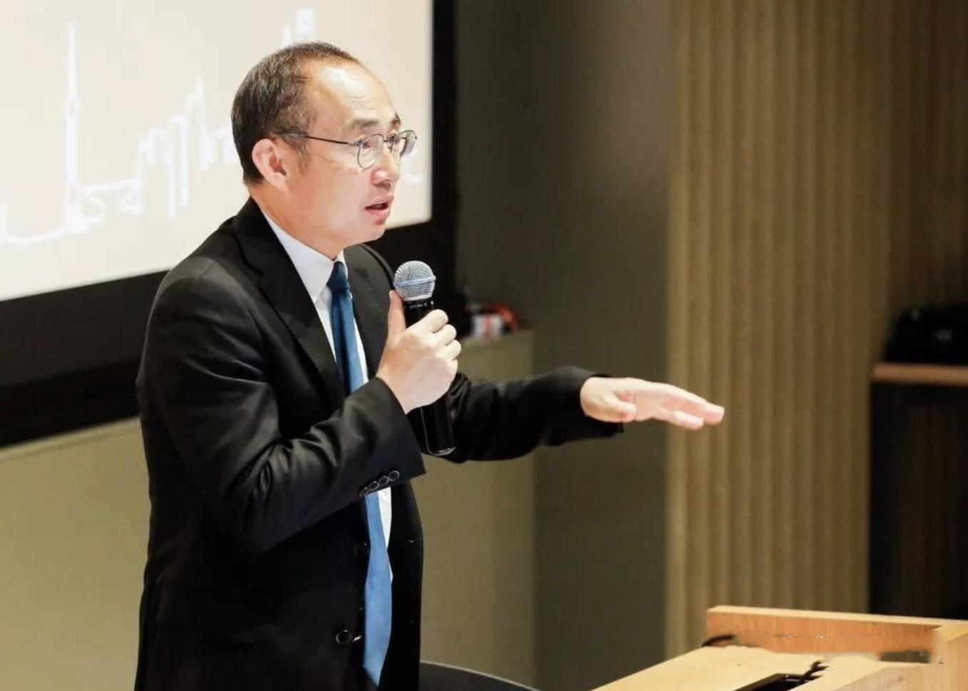 “爱国者”潘石屹：捐美国6亿、转移资产、捞名