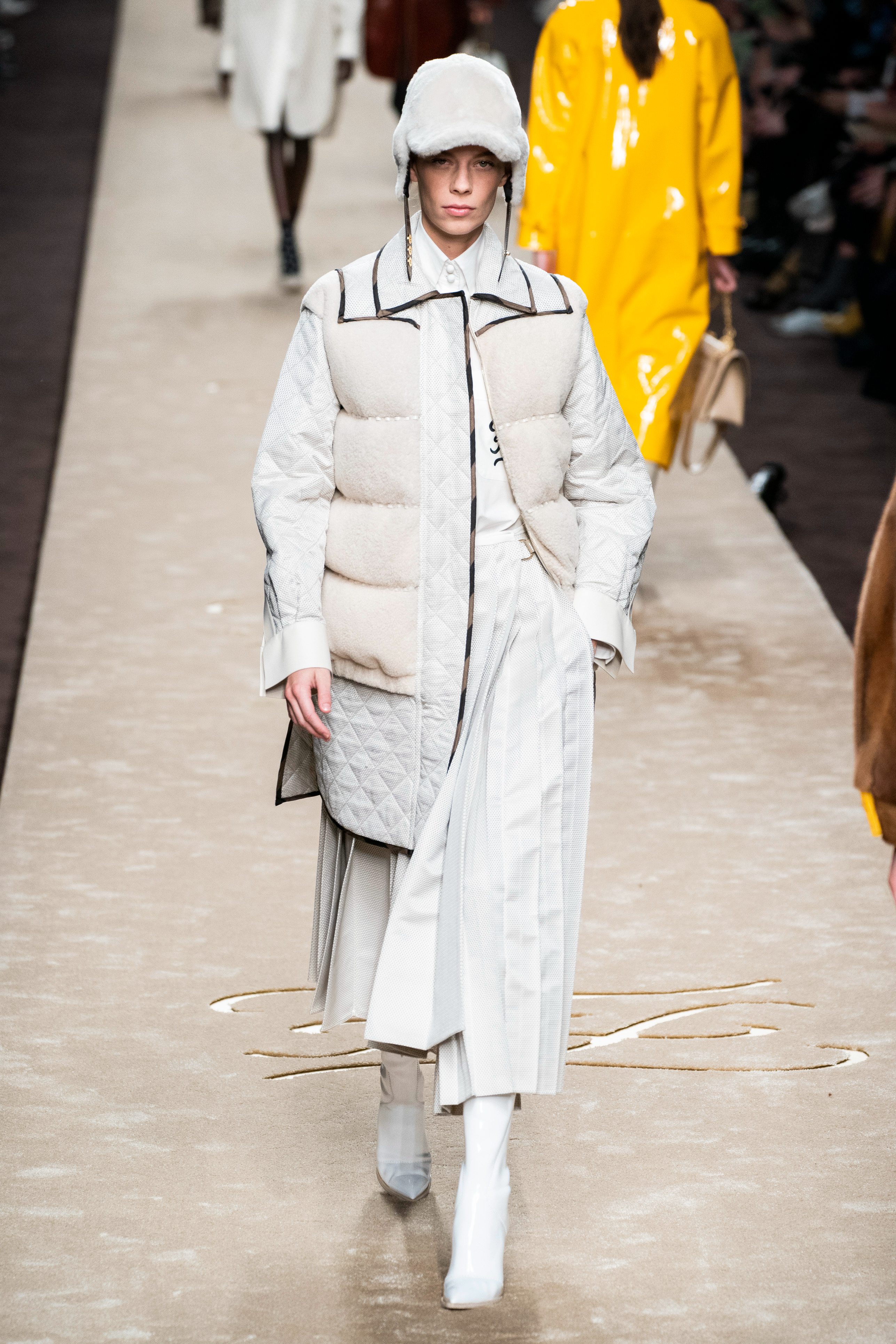 米兰时装周│Fendi 2019秋冬-老佛爷为fendi设计的最后一场秀