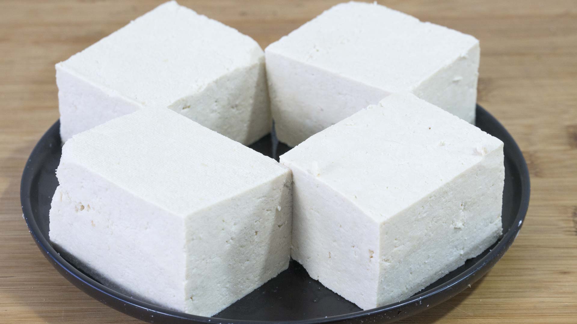 在家做豆腐，2斤黃豆出8斤豆腐，健康零添加，做法簡單又好吃