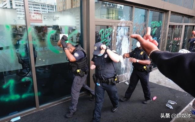 疫情致十万人死亡没啥事，警察致黑人死亡却导