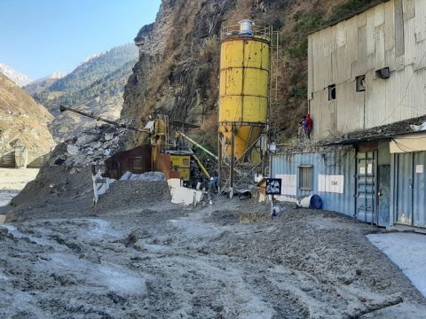 印军不顾专家警告修建军事工程，引发惨烈洪灾，冲毁电站和隧道