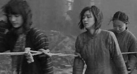 19岁时躲过大屠杀成为慰安妇，遭受多番折磨，生