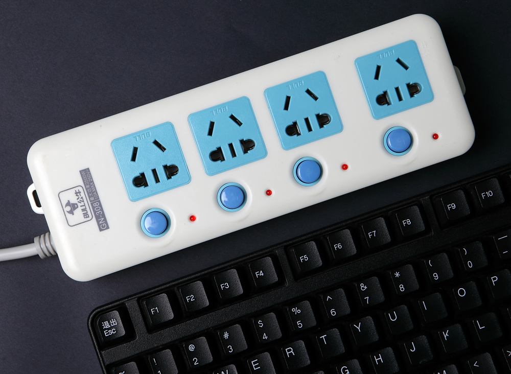 5年前网友：小米滚开！5年后网友：公牛滚开！