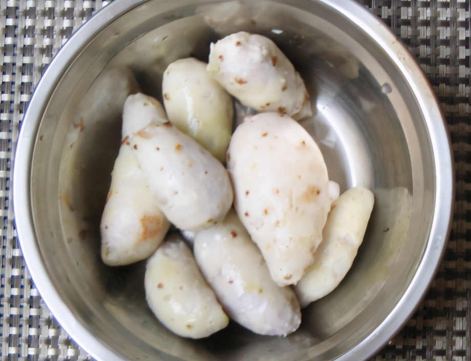 图片[3]-剁椒蒸芋头的做法步骤图 常吃好处多-起舞食谱网