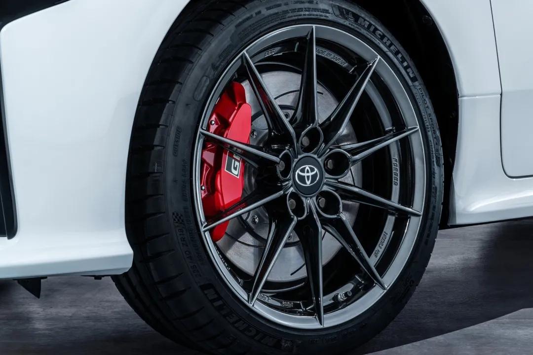 这款丰田Yaris售价高达40万，却被抢着要