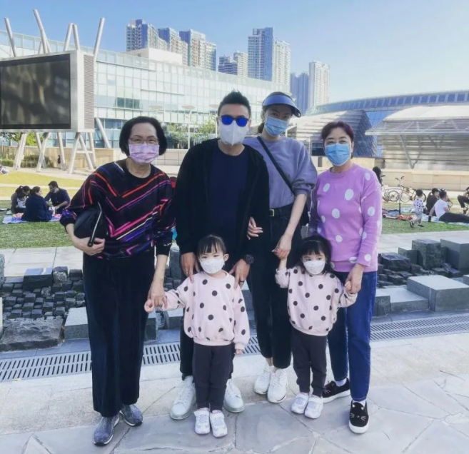 林志穎曬雙胞胎兒子野餐照，兄弟倆顏值差異引熱議：是假雙胞胎吧