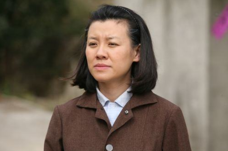 20岁合作张国荣，26岁拿影后，46岁才出圈，正午