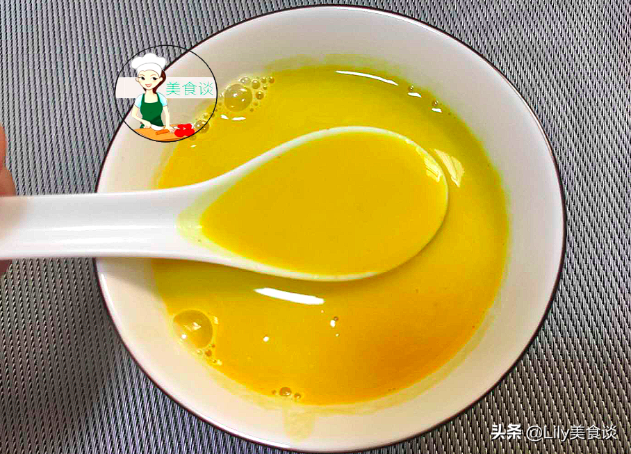 南瓜这个做法，大人小孩都爱吃，绵滑香甜，对肠胃好，营养又简单