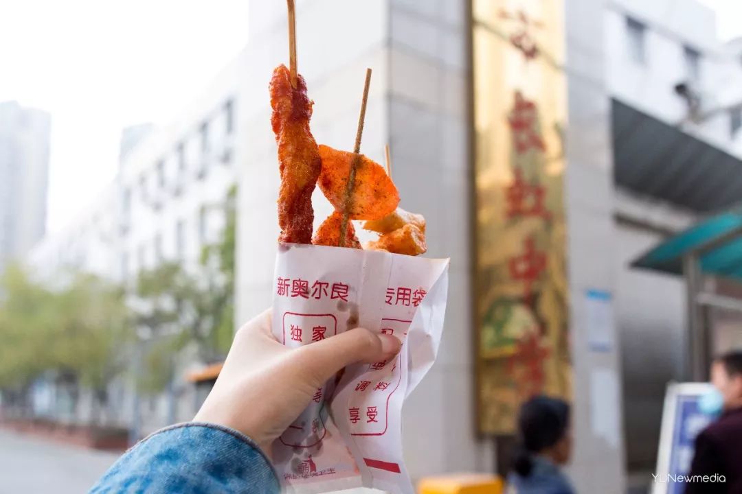 走进深夜的武汉南湖，只想说腐败至极