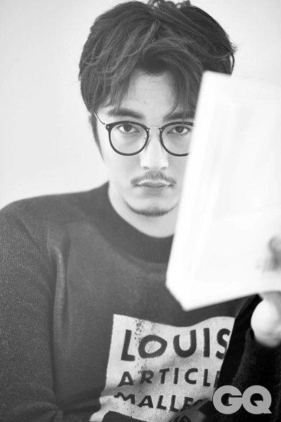 他因《爱情公寓》而出名，曾客串过《美国队长