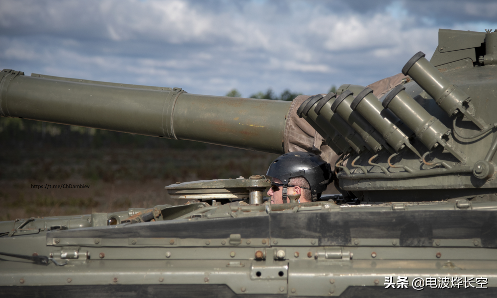 俄式防空导弹和坦克被美军当成活靶子，军事专