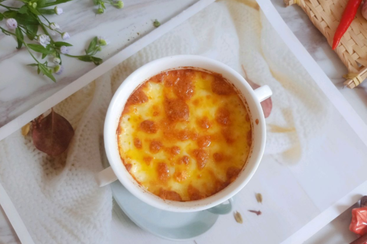 餐厅同款的芝士焗土豆泥，不用烤箱也可以做，奶香十足拉丝好吃