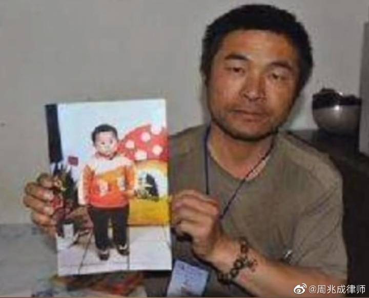郭刚堂抵达北京认亲，刘德华表示祝福，公安部开发布会，拐卖者一男一女落网，律师：其子对养父母没赡养义务