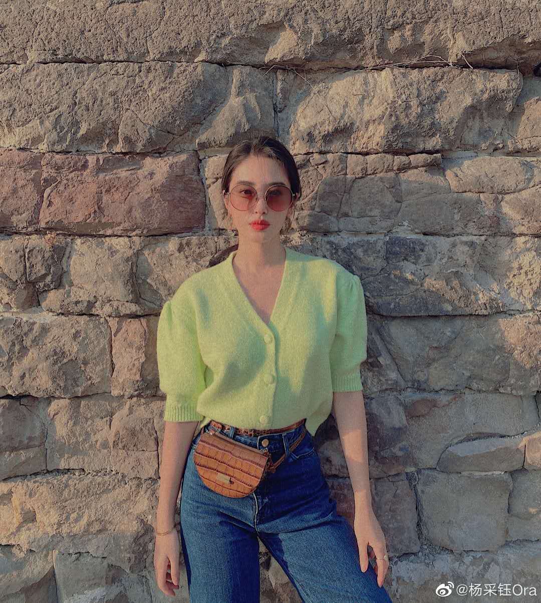 跟着明星学穿搭 | 法式复古派女士杨采钰