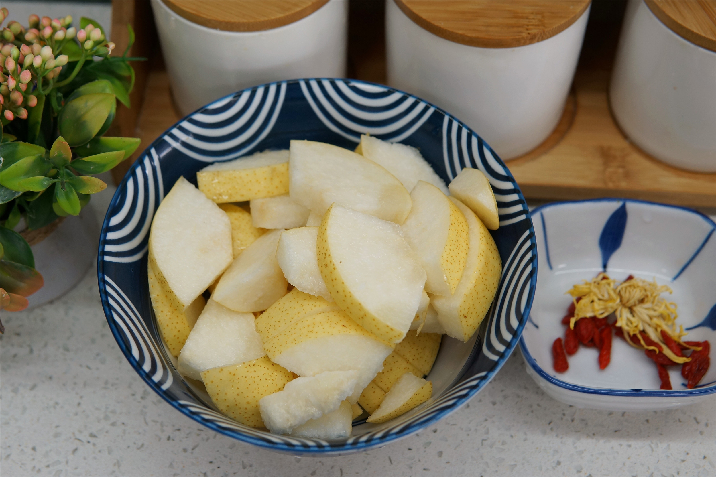 1个鸭梨1包奶，教你做“梨撞奶”，冻一冻，解暑冰爽好喝到飞起