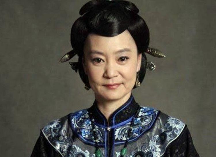 “瓊瑤女王”狀態(tài)超好，61歲仍在拍戲！曾在孕期被渣男拋棄流產(chǎn)