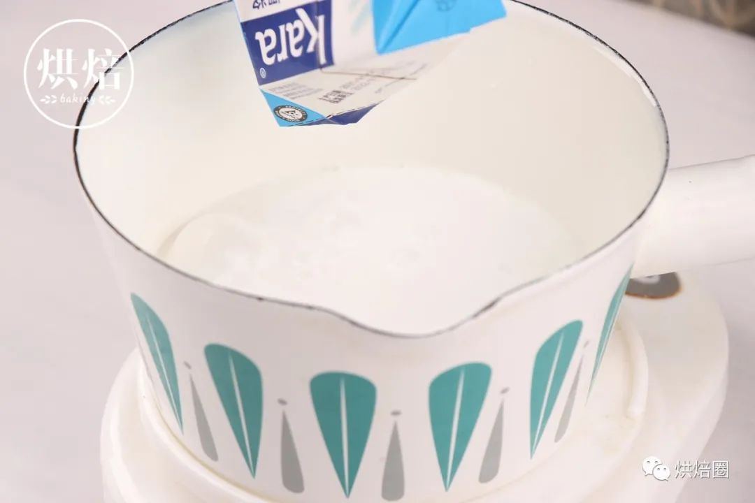 埋进椰香奶油慕斯里的芋泥卷 光看介绍就知道就多好吃了