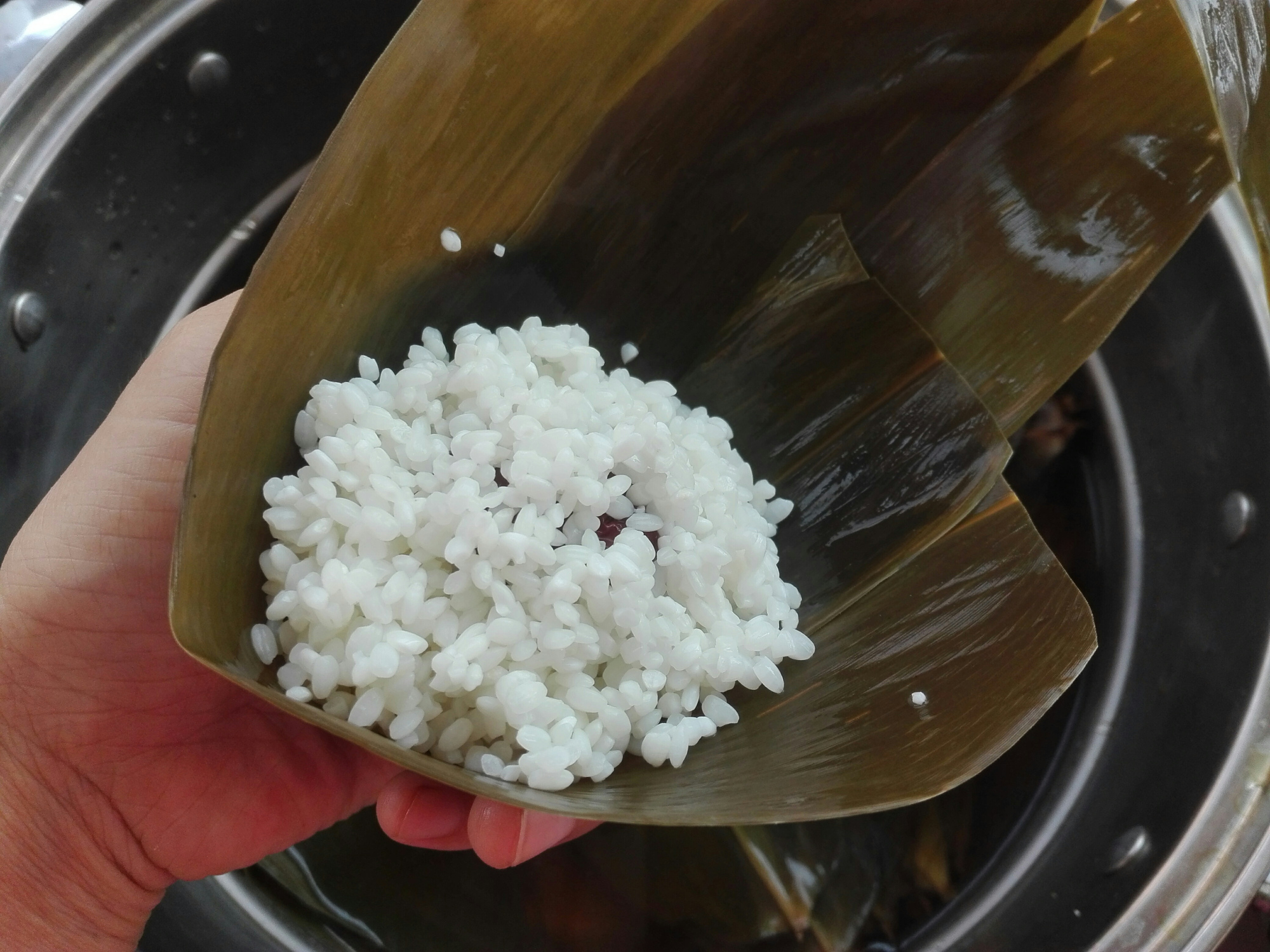 端午節，曬一下我家包粽子，多種包法，無任何添加劑，簡單又好吃