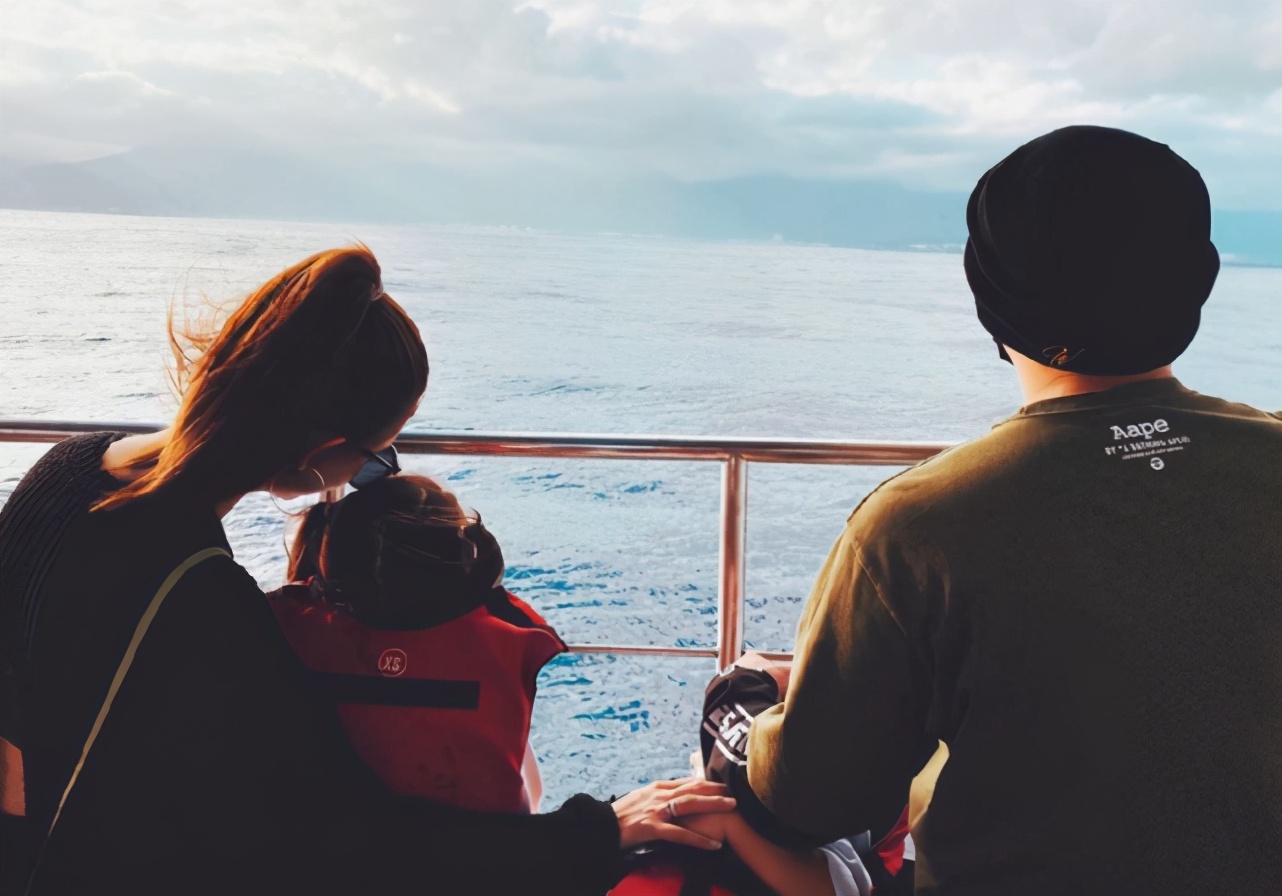 昆凌訓練5歲女兒獨睡，小周週再爆金句，吐槽爸爸周杰倫也不獨立